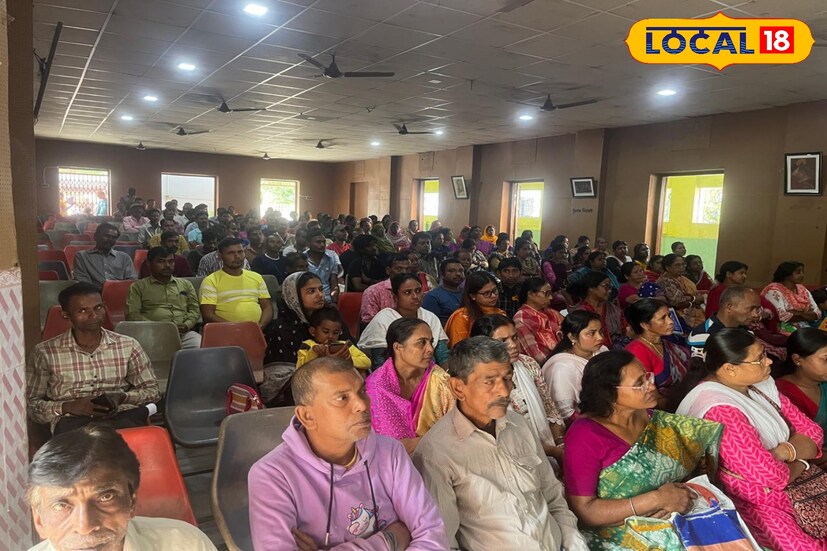 এই অবস্থার পরিপ্রেক্ষিতে শহরের ফুড ভেণ্ডারদের নিয়ে প্রশিক্ষণ শিবিরের আয়োজন করল কাটোয়া পুরসভা। ফুড সেফটি বিভাগের সহযোগিতায় এই প্রশিক্ষণে রাস্তার ধারে বসে নানা ধরনের মুখরোচক খাবার বিক্রেতাদের শেখানো হয় কীভাবে স্বাস্থ্যবিধি মেনে খাবার তৈরি ও বিক্রি করতে হয়। কোন খাবার বিক্রি করা যাবে না, কীভাবে বিশুদ্ধ জলে রান্না করতে হবে, কতটা পরিচ্ছন্নতা বজায় রাখা জরুরি এসব বিষয় বিস্তারিতভাবে বোঝানো হয়।তথ্য ও ছবি : বনোয়ারীলাল চৌধুরী