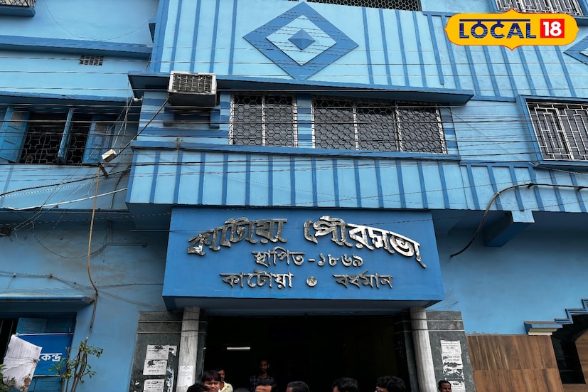 এইসব ফুড হকারদেরই ধাপে ধাপে প্রশিক্ষণের মাধ্যমে নিরাপদ খাবার প্রস্তুতির গুরুত্ব বোঝানোর চেষ্টা করেছে পুরসভা। পুরসভার সিটি মিশন ম্যানেজার সৌম্য কোলে জানান, প্রশিক্ষণ শেষে প্রতিটি অংশগ্রহণকারীকে ফুড সেফটির সার্টিফিকেট দেওয়া হবে। এতে যেমন খাবারের মানোন্নয়ন হবে, তেমনি শহরের স্বাস্থ্যকর পরিবেশ বজায় রাখতেও বড় ভূমিকা নেবে বলে আশা পুরসভার।তথ্য ও ছবি : বনোয়ারীলাল চৌধুরী