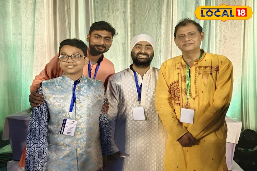 জানা গিয়েছে, খোদ অরিজিৎ সিং তিনি আমন্ত্রণ জানিয়েছিলেন। তবে কলকাতা বা মুম্বই নয়, জিয়াগঞ্জের ছাত্র ছাত্রীদের কথা মাথায় রেখেই এই প্রশিক্ষণের ভাবনা করা হয়।