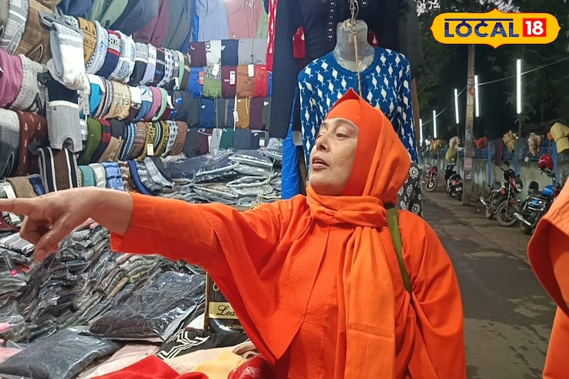 স্বাভাবিকভাবে সকাল থেকে সন্ধ্যা ব্যাপক বিক্রি। একাধিক দোকানে একদিকে যেমন দারুণ বিক্রি, অন্যদিকেও জঙ্গলমহলে পাঞ্জাবের পোশাক পেয়ে খুশি ক্রেতারাও। ছবি ও তথ্য: রঞ্জন চন্দ 