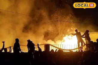 নৈহাটিতে গ্যাস সিলিন্ডার বিস্ফোরণ, ভয়াবহ অগ্নিকাণ্ডে পুড়ে ছাই ৭ টি বাড়ি