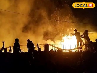 নৈহাটিতে গ্যাস সিলিন্ডার বিস্ফোরণ, ভয়াবহ অগ্নিকাণ্ডে পুড়ে ছাই ৭ টি বাড়ি