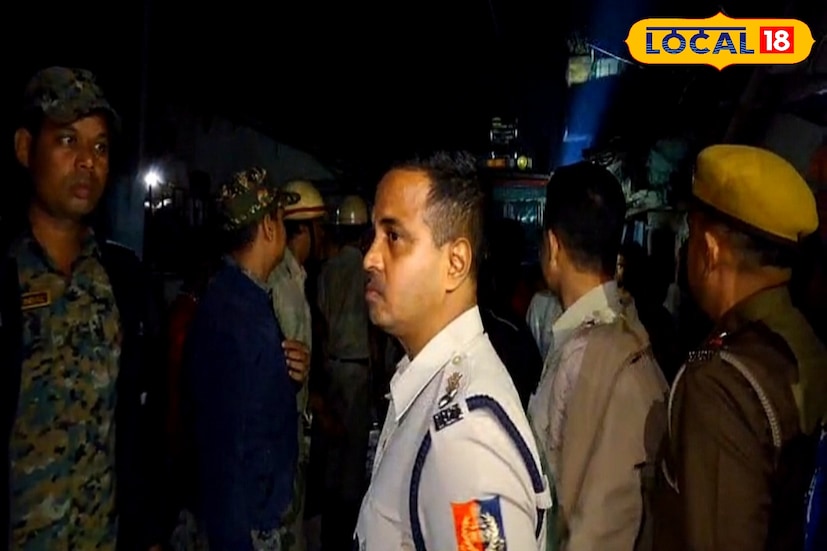 দমকল কর্মীরা আগুন নিয়ন্ত্রণে আনার চেষ্টা চালাচ্ছেন। তবে এখনও পর্যন্ত কোনো হতাহতের খবর মেলেনি