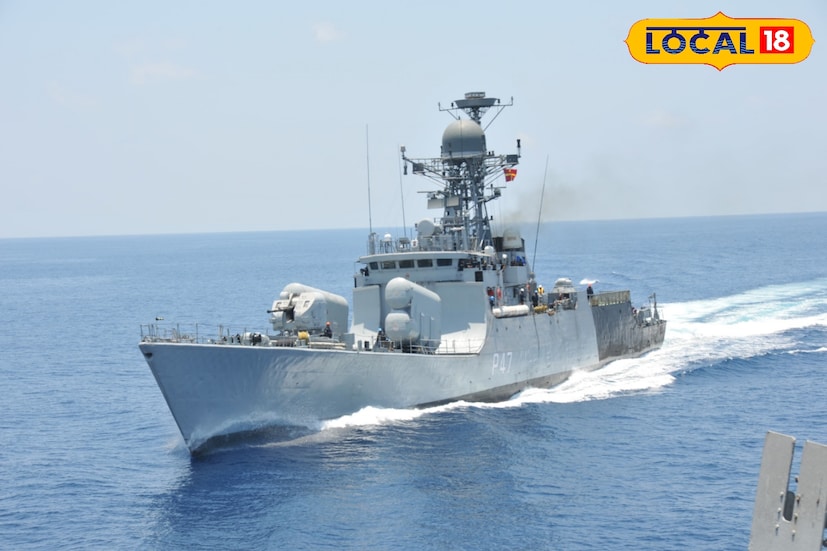 আইএনএস খঞ্জর দেশের প্রথম সারির পি-২৫ শ্রেণীর যুদ্ধজাহাজ, যার ডাকনাম গ্রে ফেরারি এবং মটো বেটার দ্যান বেস্ট। অপরদিকে আইএনএস কোরাহ পি-২৫ শ্রেণীর প্রথম জাহাজ, যার নাম এসেছে ঐতিহাসিক গুর্খা তলোয়ার কোরাহ থেকে। দুই জাহাজই উন্নত নৌ অস্ত্র ব্যবস্থা, আধুনিক সেন্সর রয়েছে। ছবি ও তথ্য: নবাব মল্লিক 