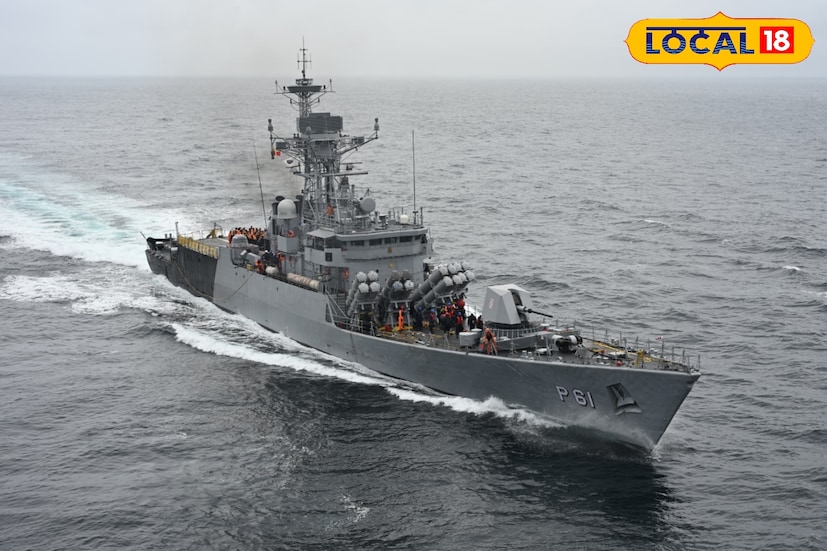 নেভি উইক ২০২৫ উপলক্ষ খিদিরপুর ডকে এসেছে ভারতীয় নৌসেনার দুই যুদ্ধজাহাজ আইএনএস খঞ্জর ও আইএনএস কোরাহ। খিদিরপুর ডক ১১ নম্বর বার্থে অনুষ্ঠিত হয় জাহাজ পরিদর্শন। 