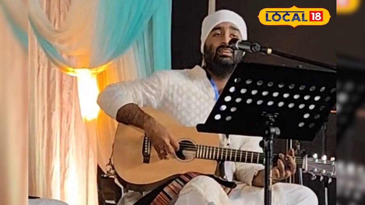 অরিজিৎ সিং: পরিবারের ছেলের মতো, গুরু মাকে স্বাগত জানাতে গিয়ে তবলা সেতারে গেয়েছেন অরিজিৎ সিং, দেখুন অদেখা ছবি অরিজিৎ সিং: পরিবারের ছেলের মতো, গুরু মাকে স্বাগত জানাতে গিয়ে তবলা সেতারে গেয়েছেন অরিজিৎ সিং, দেখুন অদেখা ছবি