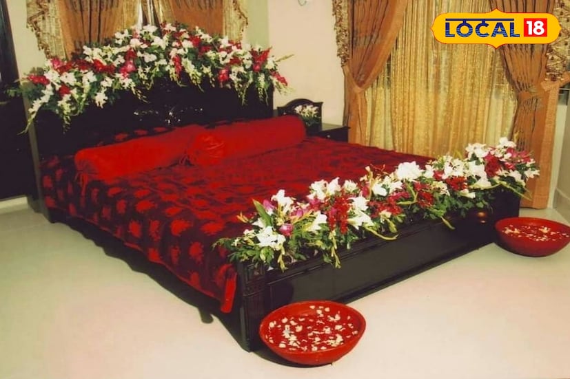 বিয়ে মানেই হাজার গোছগাছ, আয়োজন, কেনাকাটি - সব মিলিয়ে এক হই হই ব্যাপার। বিয়ের কোনও আয়োজনে যাতে কোনও খুঁত না থাকে, তা নিশ্চিত করতে দুই পরিবারের চেষ্টার অন্ত থাকে না। তার সঙ্গে খেয়াল রাখতে বিয়ের সব শুভ আচারগুলি সম্পর্কে। বিয়ে সুষ্ঠু ভাবে সব আচার মেনে সম্পূর্ণ হলে নবদম্পতির জীবন সুখ ও ভালবাসার ভরে থাকে বলে প্রচলিত বিশ্বাস।