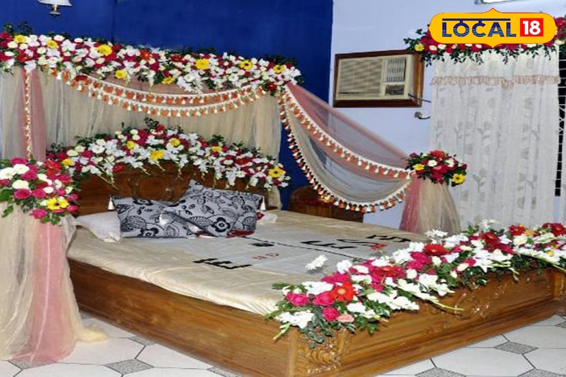 নবদম্পতির ঘর সাজানোর সময় ফুল আর সুন্দর আলোর ব্যবহার করা জরুরি। এর ফলে প্রেমে জোয়ার আসে। সুন্দর ফুলের গন্ধে রোম্যান্স বাড়ে। তবে নকল ফুল নয়, আসল ফুলেই ঘর সাজান। বাসি ফুল ঘরে রাখবেন না মোটেও। নবদম্পতির ঘরে হালকা সবুজ বা নীল রঙের ল্যাম্প ব্যবহার করা বাস্তুমতে বেশ ভাল।