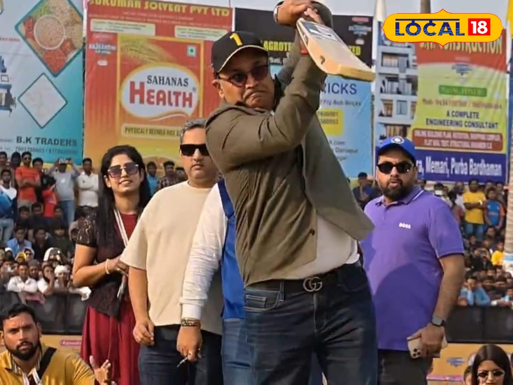 Virender Sehwag: বর্ধমানে 'নজফগড়ের নবাব' বীরেন্দ্র সেহবাগ! গান গেয়ে দর্শকদের মুগ্ধ করলেন তারকা ক্রিকেটার