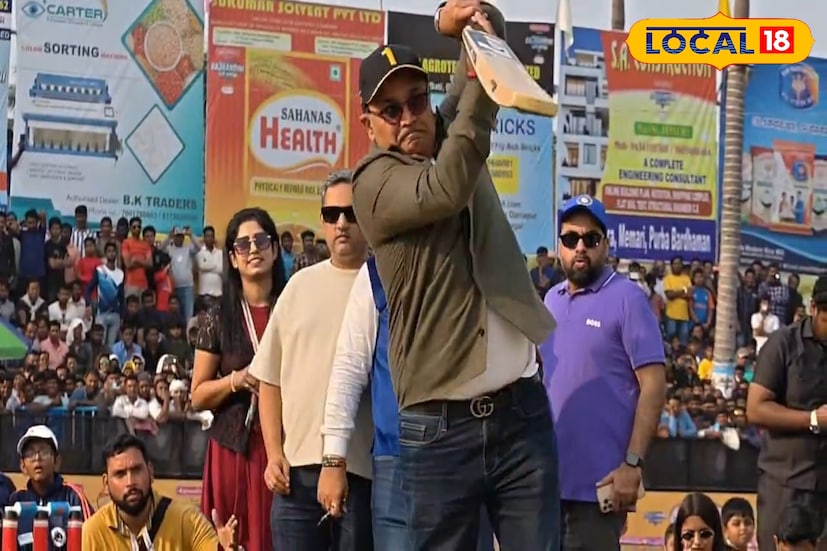 এরপরই একটি হুড খোলা গাড়িতে করে মাঠ প্রদক্ষিণ করেন এবং দর্শকদের উদ্দেশ্যে হাত নাড়েন।একটি গানও করেন তিনি।চলা জাতা হূঁ, কিসী কী ধুন ম ধড়কতে দিল কে, তরানে লি চলা জাতা হূঁ, কিসী কী ধুন ম ধড়কতে দিল কে, তরানে লি গানটি করেন তিনি। তার গলায় কাজ যেন বাড়তি পাওনা দর্শকদের কাছে।