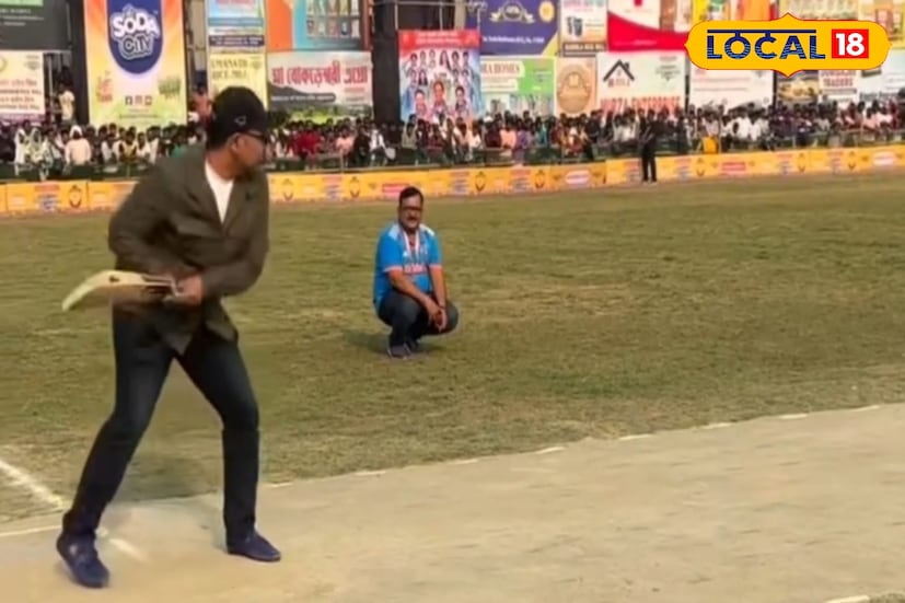 এই ক্রিকেট টুর্নামেন্টে জয়ী দল পাবে ১৩ লক্ষ টাকা পুরস্কার ও বিজিত দল ৭ লক্ষ টাকা পাবে। ম্যান অফ দ্যা ম্যাচের জন্য থাকবে এলইডি টিভি। বেস্ট বোলার ও বেস্ট ব্যাটসম্যানের জন্য থাকবে আকর্ষণীয় পুরস্কার। (ছবি ও তথ্য: সায়নী সরকার)