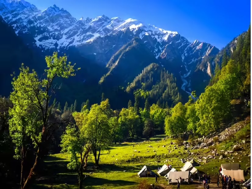 সুন্দর পাহাড়ি রাজ্যহিমাচল ভারতের একটি সুন্দর পাহাড়ি রাজ্য, যা তার প্রাকৃতিক সৌন্দর্য, শান্ত পরিবেশ এবং সমৃদ্ধ সংস্কৃতির জন্য পরিচিত। হিমালয়ের কোলে অবস্থিত, এই রাজ্যটি তার তুষারাবৃত শৃঙ্গ, সবুজ উপত্যকা, নির্মল নদী এবং হিমালয় ঐতিহ্যের জন্য ভারত এবং বিদেশের পর্যটকদের আকর্ষণ করে।