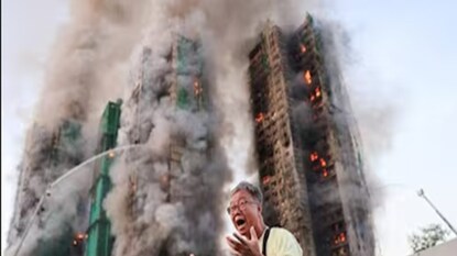 হংকংয়ের বহুতলে বিধ্বংসী আগুন৷ ছবি-এক্স হংকংয়ের বহুতলে বিধ্বংসী আগুন৷ ছবি-এক্স