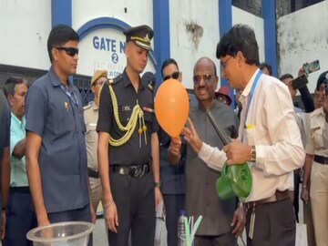 রাস্তার ধারের ফুচকা থেকে চায়ে চুমুক, বজবজে এসে খোশমেজাজে রাজ্যপাল সিভি আনন্দ বোস