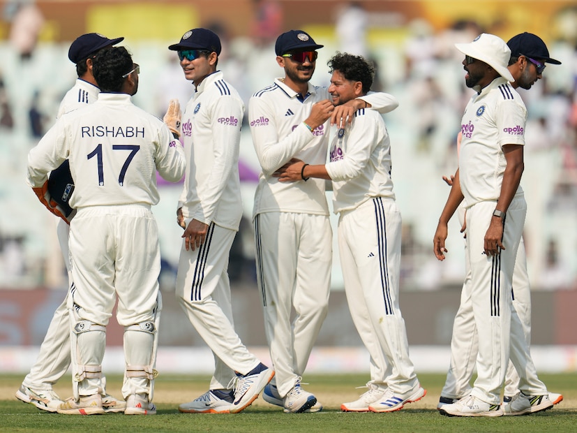 অপরদিকে, যার দলে সুযোগ পাওয়া নিয়ে জল্পনা চলছিল, সেই কুলদীপ যাদব ফের নিজেকে প্রমাণ করলেন। তার স্পিনের ভেলকিতে নাজেহাল হয় প্রোটিয়া ব্যাটাররা। 