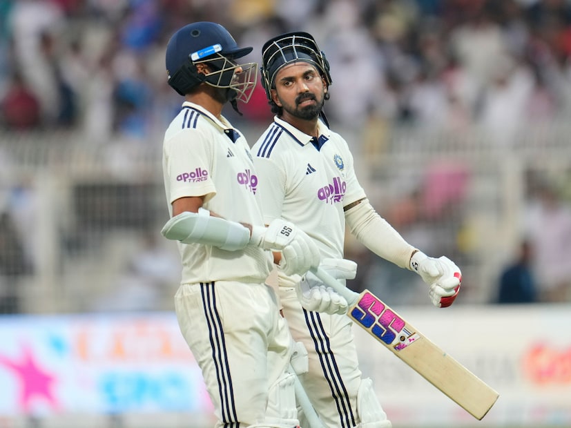 প্রসঙ্গত, ম্যাচে টস জিতে প্রথমে ব্যাট করে ১৫৯ রানে বঅলআউট হয়ে যায় দক্ষিণ আফ্রিকা। জসপ্রীত বুমরাহ একাই ৫টি উইকেট নেন। প্রথম দিনের শেষে ভারতের স্কোর ৩৭ রানে ১ উইকেট।