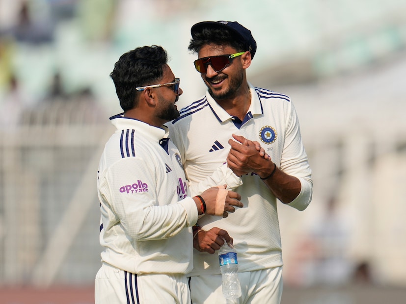 এই প্রতিবেদন লেখা পর্যন্ত জসপ্রীত বুমরাহ নিয়েছেন ৩টি উইকেট। এছাড়া কুলদীপ যাদব ২, মহম্মদ সিরাজ ২টি ও অক্ষর প্যাটেল একটি উইকেট শিকার করেছেন।