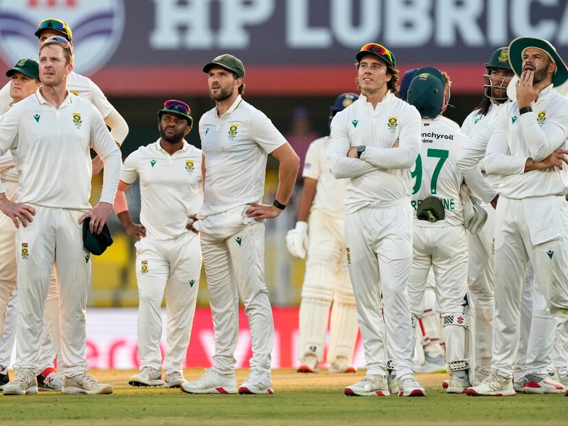 দক্ষিণ আফ্রিকার দেওয়া ৫৪৯ রানের পাহাড় প্রমাণ টার্গেটের সামনে গুয়াহাটিতে দ্বিতীয় টেস্টে ভারতের ম্যাচ বাঁচানোর লড়াই। কিন্তু চতুর্থ দিনের শেষ সেশনে ২ উইকেট হারিয়ে চাপে টিম ইন্ডিয়া।