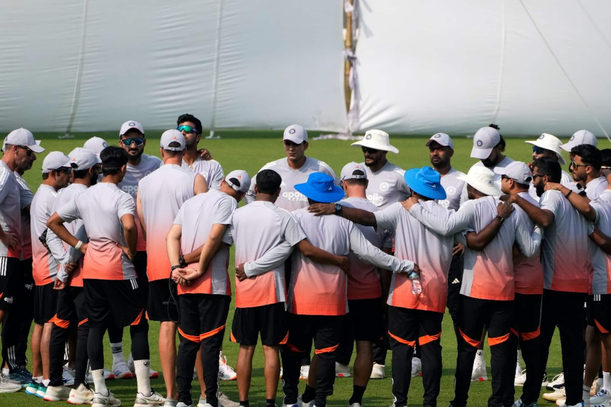 ১৯ ম্যাচে রান নেই...! তারকা ক্রিকেটার নিজেই এখন দলের বোঝা! বাদও দিচ্ছেন না গম্ভীর ১৯ ম্যাচে রান নেই...! তারকা ক্রিকেটার নিজেই এখন দলের বোঝা! বাদও দিচ্ছেন না গম্ভীর