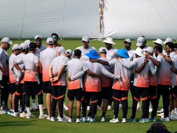 শুধু শুভমান গিল নয়, দ্বিতীয় টেস্টের আগে চিন্তা বাড়াচ্ছে আরও এক ভারতীয় ব্যাটার! শুধু শুভমান গিল নয়, দ্বিতীয় টেস্টের আগে চিন্তা বাড়াচ্ছে আরও এক ভারতীয় ব্যাটার!