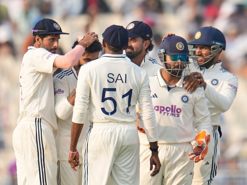 ভারতের সামনে সবচেয়ে বড় প্রশ্ন—তারা কি ডব্লিউটিসি ফাইনালে পৌঁছাতে পারবে? বিশেষজ্ঞদের মতে, ফাইনালে জায়গা নিশ্চিত করতে হলে জয় শতাংশ ৬৫-এর কাছাকাছি রাখতে হবে। এর অর্থ, বাকি ১০ ম্যাচের মধ্যে অন্তত আটটিতে জয় প্রয়োজন।