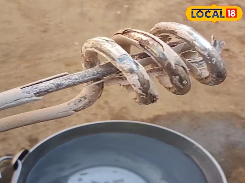 এই সাদা স্তরটি জলে থাকা খনিজ পদার্থের কারণে তৈরি হয়। ক্যালসিয়াম এবং ম্যাগনেসিয়ামের মতো খনিজ পদার্থ, যা প্রাকৃতিকভাবে জলে থাকে, জল উত্তপ্ত হলে রডের সঙ্গে লেগে থাকে, যা একটি সাদা স্তর তৈরি করে। এই স্তরটি এক ধরনের বৈদ্যুতিক অন্তরায় হিসেবে কাজ করে। অর্থাৎ, এটি রড দ্বারা উৎপন্ন তাপকে জলে পৌঁছতে বাধা দেয়। ফলে, রডটি জল গরম করতে স্বাভাবিকের চেয়ে বেশি সময় নেয়।