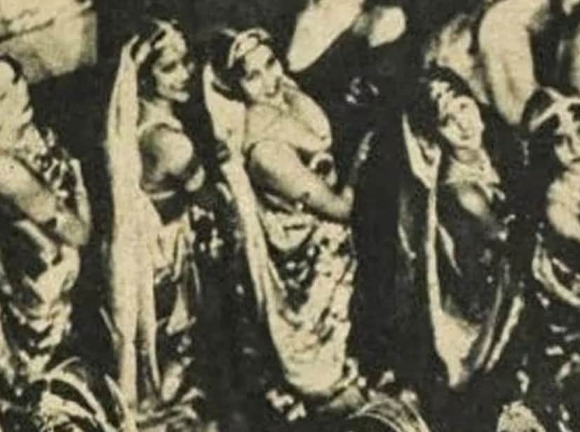 গিনেস বুক অফ ওয়ার্ল্ড রেকর্ডস অনুসারে, ইন্দ্রসভা একটি পূর্ণাঙ্গ চলচ্চিত্রে সর্বাধিক সংখ্যক গানের রেকর্ড ধারণ করেছে, যদিও কিছু প্রতিবেদনে ৭২টির পরিবর্তে ৬৯ বা ৭১টি গানের তালিকা রয়েছে। ভারতের প্রথম সবাক ছবি আলম আরা মুক্তি পাওয়ার ঠিক এক বছর পর ছবিটি দীর্ঘ ২১১ মিনিট ধরে চলেছিল, মূলত এর সঙ্গীতের কারণে।