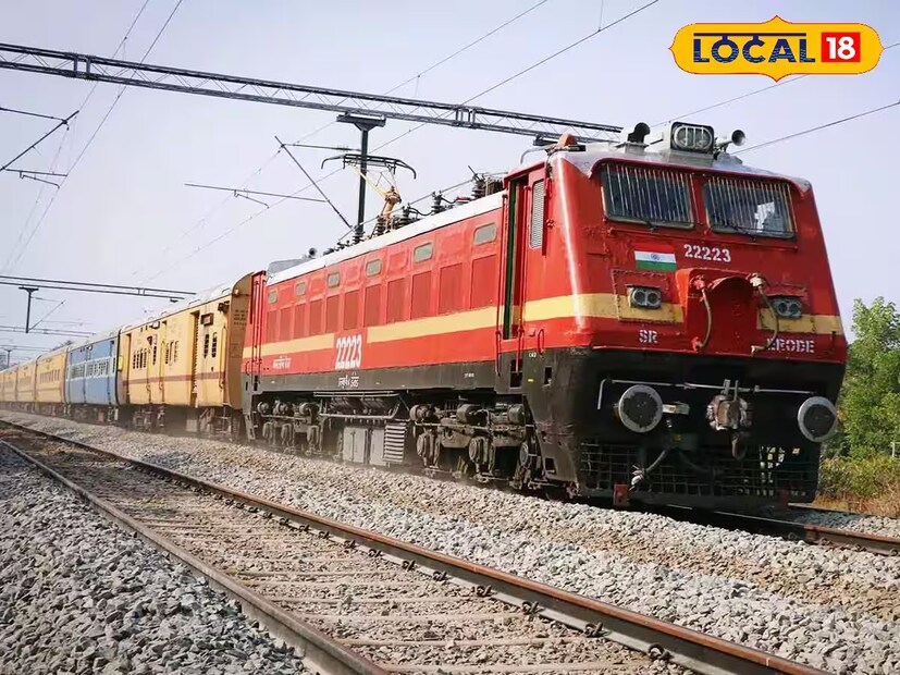 পুরুলিয়া: দক্ষিণ-পূর্ব রেলের আদ্রা ডিভিশনে আগামী এক সপ্তাহ ধরে চলবে রক্ষণাবেক্ষণ ও বিভাগীয় কাজ। এর ফলে একাধিক গুরুত্বপূর্ণ ট্রেন বাতিল করা হয়েছে, আবার কিছু ট্রেন আংশিকভাবে সংক্ষিপ্ত করা হয়েছে। অনেক ট্রেন নির্ধারিত সময়ের তুলনায় বিলম্বে চলবে। রেলের তরফ থেকে জানান হয়েছে আজ ২৪ নভেম্বর সোমবার থেকে আগামী ৩০ নভেম্বর রবিবার পর্যন্ত আদ্রা ডিভিশনের বিভিন্ন রুটে রক্ষণাবেক্ষণ ও বিভাগীয় কাজের জন্য ‘রোলিং ব্লক’ রাখা হয়েছে। এর ফলে চরম দুর্ভোগের সম্মুখীন হতে চলেছেন রেল যাত্রীরা। পুরুলিয়া: দক্ষিণ-পূর্ব রেলের আদ্রা ডিভিশনে আগামী এক সপ্তাহ ধরে চলবে রক্ষণাবেক্ষণ ও বিভাগীয় কাজ। এর ফলে একাধিক গুরুত্বপূর্ণ ট্রেন বাতিল করা হয়েছে, আবার কিছু ট্রেন আংশিকভাবে সংক্ষিপ্ত করা হয়েছে। অনেক ট্রেন নির্ধারিত সময়ের তুলনায় বিলম্বে চলবে। রেলের তরফ থেকে জানান হয়েছে আজ ২৪ নভেম্বর সোমবার থেকে আগামী ৩০ নভেম্বর রবিবার পর্যন্ত আদ্রা ডিভিশনের বিভিন্ন রুটে রক্ষণাবেক্ষণ ও বিভাগীয় কাজের জন্য ‘রোলিং ব্লক’ রাখা হয়েছে। এর ফলে চরম দুর্ভোগের সম্মুখীন হতে চলেছেন রেল যাত্রীরা।