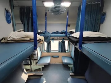 মাথায় হাত! ডিসেম্বরে ৭ দিন বড় ধাক্কা, শুধু লোকালই নয় বাতিল বহু এক্সপ্রেস ট্রেনও মাথায় হাত! ডিসেম্বরে ৭ দিন বড় ধাক্কা, শুধু লোকালই নয় বাতিল বহু এক্সপ্রেস ট্রেনও