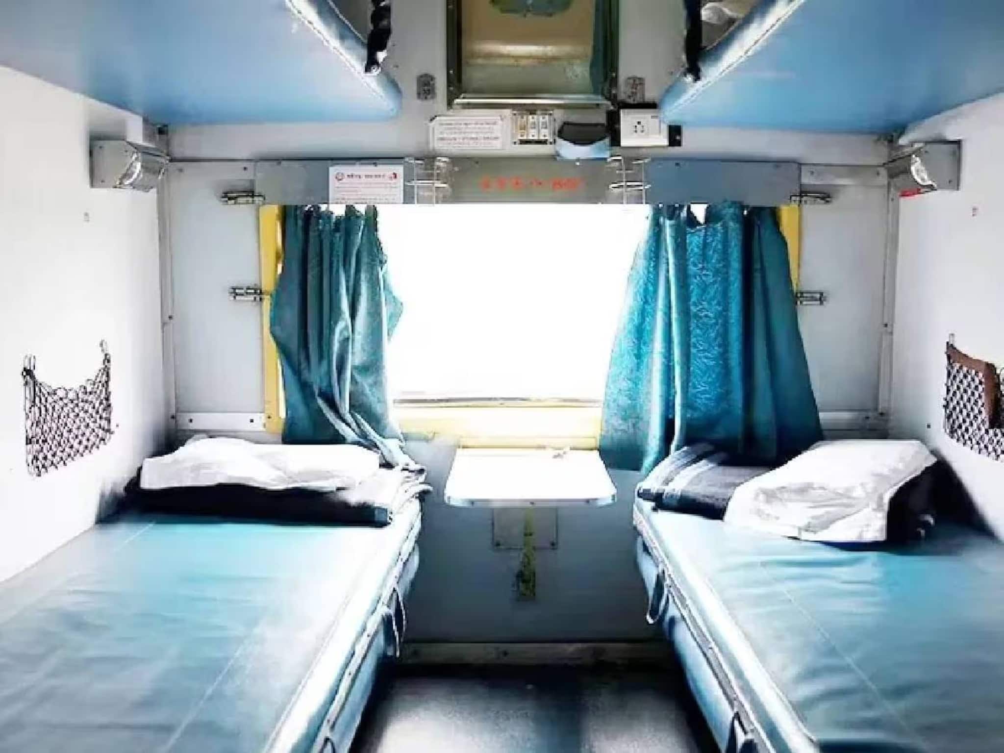 Indian Railways Ticket Booking: প্রবীণ নাগরিক হলেও ট্রেনে লোয়ার বার্থ পাওয়া সহজ নয়, কয়েকটা নিয়ম মানলেই নীচের বার্থ নিশ্চিত