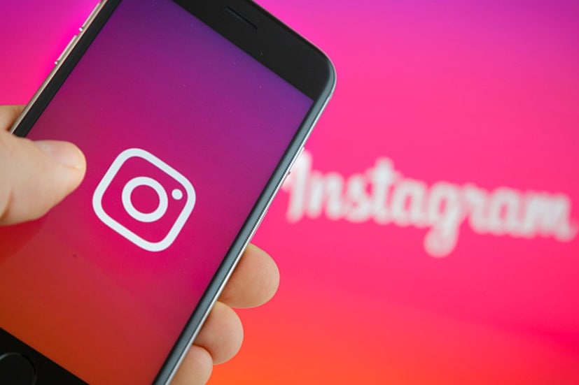 অনুসরণ করার ধাপ: ইনস্টাগ্রাম অ্যাপটি ওপেন করতে হবে এবং প্রোফাইল আইকনে ক্লিক করতে হবে, উপরের ডান কোণে থাকা মেনু আইকনে ক্লিক করতে হবে এবং অ্যাকাউন্টের ধরন এবং অপশনে যেতে হবে, পেশাদার অ্যাকাউন্টে স্যুইচ করতে হবে এবং একটি ব্যবসায়িক অ্যাকাউন্ট নির্বাচন করতে হবে, প্রয়োজনে যোগাযোগের তথ্য দিতে হবে।