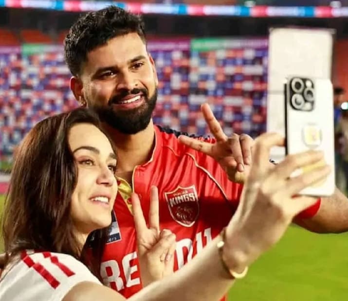 ২০২৪ আইপিএলে চ্যাম্পিয়ন হয়েছিল কেকেআর। সেবার কেকেআরের অধিনায়ক ছিলেন শ্রেয়স। তবে গতবার তাঁকে দলে রাখেনি কলকাতা নাইট রাইডার্স। শ্রেয়সকে ২৬.৭৫ কোটি টাকায় দলে নেয় পঞ্জাব কিংস। সলমন খানের অনুষ্ঠান ‘বিগ বস’-এর মঞ্চ থেকে শ্রেয়সকে অধিনায়ক ঘোষণা করেছিল প্রীতি জিন্টার দল। শ্রেয়সই প্রথম ভারতীয়, যিনি আইপিএলে তিনটি দলকে নেতৃত্ব দিয়েছেন।