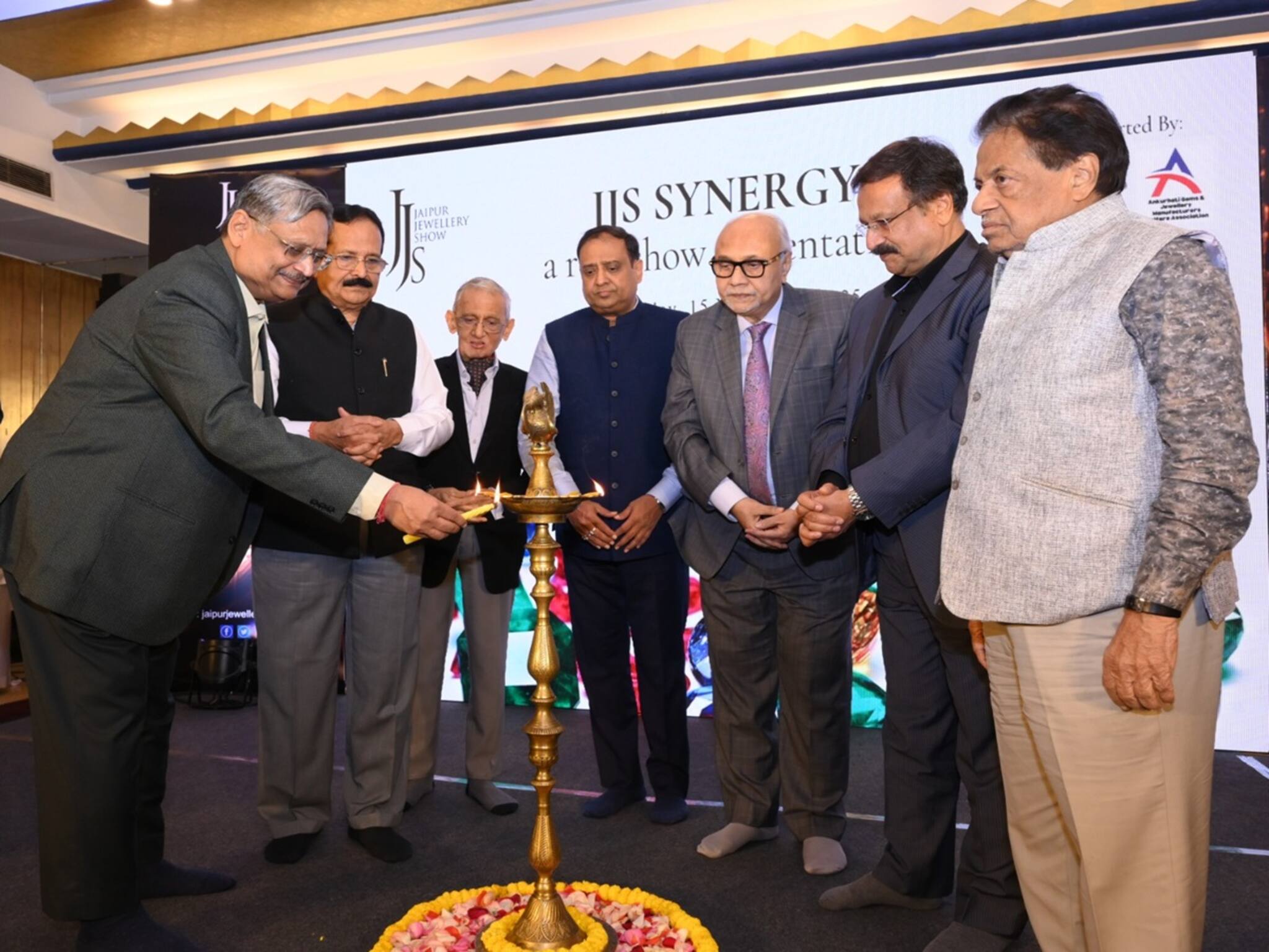 JJS: কলকাতার জন্য বিশেষ রোড শো, রঙিন রত্নপাথরের আলোয় সাজবে শহর, জয়পুর জুয়েলারি শো চমক দেবে পরতে পরতে