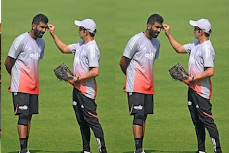 ইডেনে অনুশীলনে ব্যান্ডেজ পায়ে বুমরাহ, ঢুকে গেলেন ড্রেসিং রুমে, থিঙ্কট্যাঙ্ককে ভাবাচ্ছে