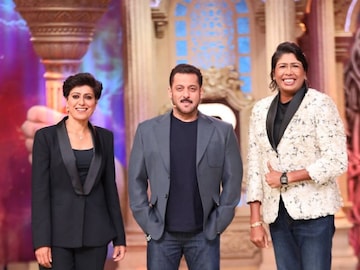 বিগ বসের মঞ্চে অঞ্জুম চোপড়া