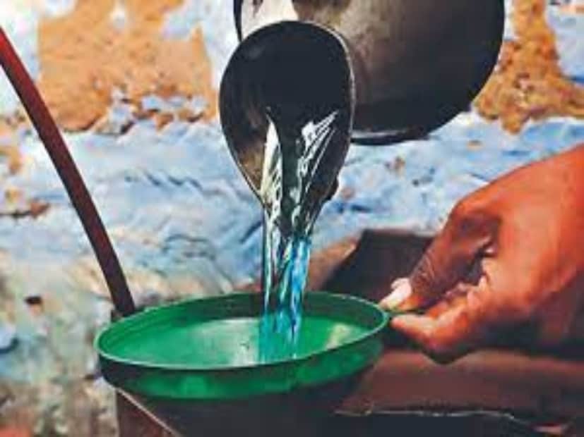 আপনি যদি আপনার ঘরের আশেপাশে বা লুকানোর জায়গায় এই বিশেষ তেল স্প্রে করেন, তাহলে আপনি সাপগুলির উৎপাত থেকে মুক্তি পেতে পারেন ম্যাজিকের মতো।