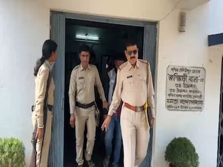 মামিকে ধর্ষণের অভিযোগে গ্রেফতার ভাগ্নে৷ মামিকে ধর্ষণের অভিযোগে গ্রেফতার ভাগ্নে৷