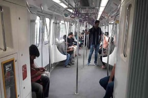 স্বপ্নের মেট্রো যাত্রা হচ্ছে দুঃস্বপ্নের, যখন তখন পরিষেবা বন্ধ, হচ্ছে বড়সড় গণ্ডগোল