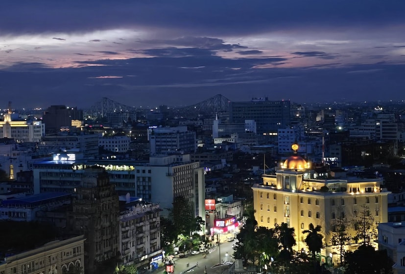 মায়ানমার এবং বাংলাদেশ উপকূলে সমুদ্র উত্তাল থাকবে। ওই এলাকায় মৎস্যজীবীদের গভীর সমুদ্রে যেতে নিষেধ করা হয়েছে। দক্ষিণ বাংলাদেশ সংলগ্ন এলাকা এবং পূর্ব মধ্য ও উত্তর-পূর্ব বঙ্গোপসাগরের গভীরে মৎস্যজীবীদের যেতে নিষেধ করেছে আবহাওয়া দফতর। বুধবার পর্যন্ত নিষেধাজ্ঞা রয়েছে ৷