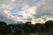 সাগরে নিম্নচাপ ! উত্তরের পার্বত্য এলাকায় সামান্য বৃষ্টি, দক্ষিণবঙ্গে কেমন আবহাওয়া?