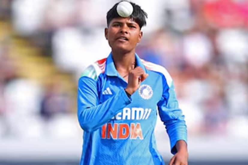 অন্য দিকে, হিমাচলপ্রদেশের মুখ্যমন্ত্রী সুখবিন্দর সিং সুখু যেমন টিম ইন্ডিয়ার মহিলা ক্রিকেটার রেণুকা সিং ঠাকুরের সঙ্গে কথা বলেছেন। সিমলার রোহরুর বাসিন্দা রেণুকা ঠাকুর মহিলা বিশ্বকাপ জয়ী ভারতীয় দলে খেলেছেন। সোমবার মুখ্যমন্ত্রী ফোনে রেণুকার সঙ্গে কথা বলেন এবং তাঁকে ১ কোটি টাকা পুরস্কার দেওয়ার ঘোষণা করেন।