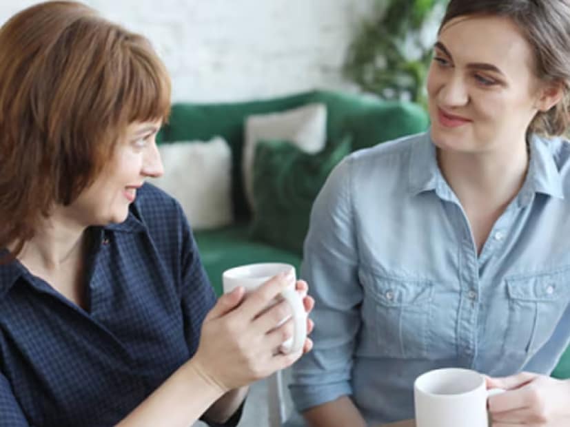 *হিন্দি: হিন্দিও কিছু কম যায় না! প্রায় ৬০ কোটি ৯০ লক্ষ মানুষ হিন্দি ভাষায় কথা বলে, এরকমটাই ধারণা করা হচ্ছে। যদিও এই ভাষাভাষীর বেশিরভাগ অংশ ভারতের মধ্যেই অবস্থিত, তবুও বিদেশে বসবাসকারী ভারতীয় প্রবাসীদের কারণে এর বিস্তার বৃদ্ধি পেয়েছে। যদিও ভারতে ২২টি সরকারি ভাষা রয়েছে, হিন্দিকে সবচেয়ে বেশি কথ্য ভাষা হিসেবে বিবেচনা করা হয়।