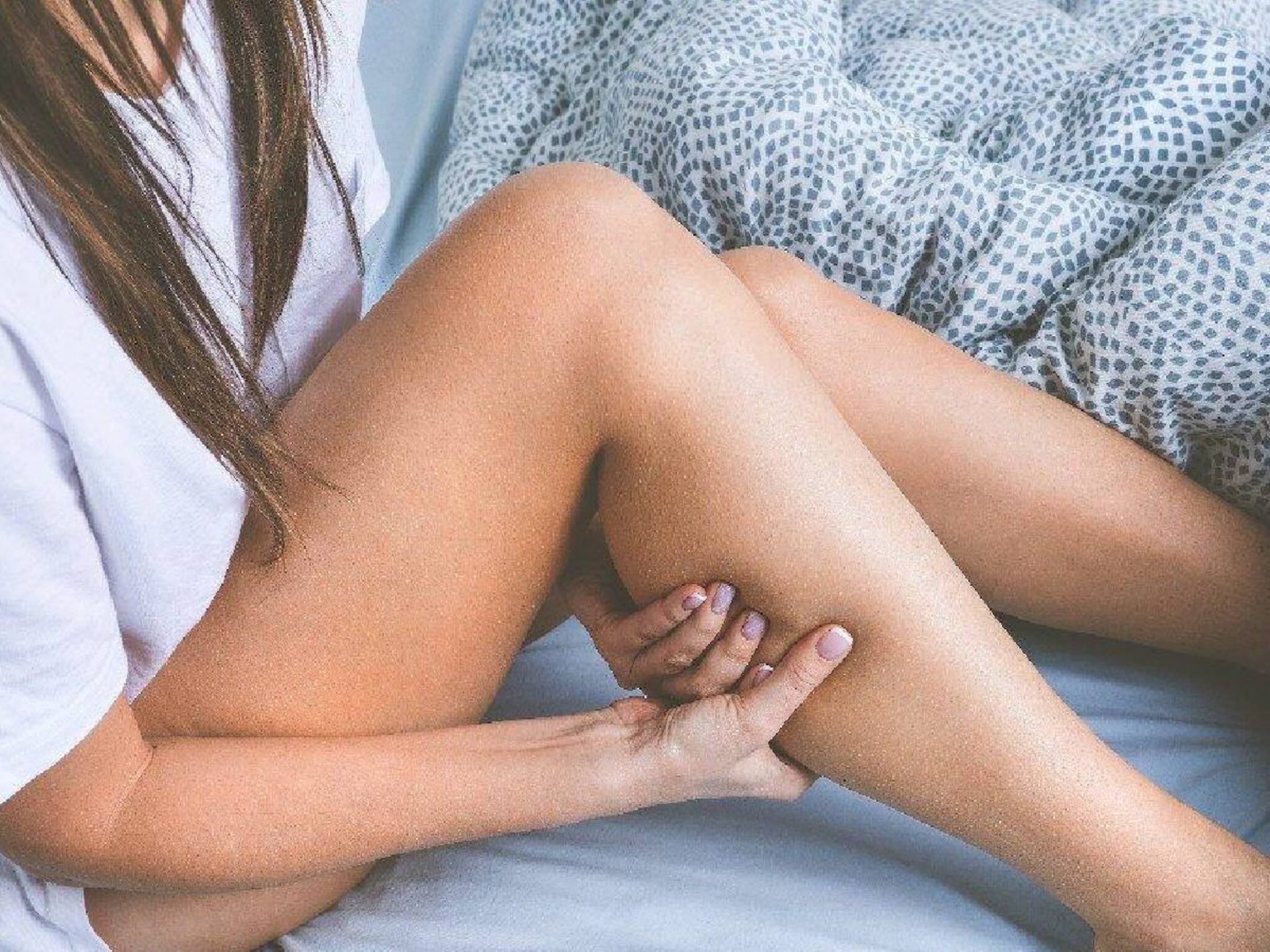 Muscle Pain : ঘুমের মধ্যে হঠাৎ পায়ের শিরায় টান পড়ে কেন? ঠিক তখনই কী করলে ব্যথা কমবে? জেনে রাখুন