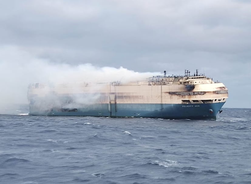 ১৬ ফেব্রুয়ারি, ২০২২ তারিখে আটলান্টিক মহাসাগর পার হওয়ার সময় ফেলিসিটি এস দুর্ঘটনার কবলে পড়ে। জাহাজটি জার্মানির এমডেন থেকে আমেরিকার ডেভিসভিলের উদ্দেশ্যে বিলাসবহুল গাড়ি নিয়ে রওনা হয়েছিল, কিন্তু হঠাৎ আগুন লাগার ঘটনা সব কিছু ওলট-পালট করে দেয়। অনুমান এই যে কোনও বৈদ্যুতিক গাড়ির ব্যাটারি থেকে আগুন লেগে গিয়েছিল, তবে সত্যতা নিশ্চিত করা সম্ভব হয়নি। জাহাজটি প্রায় এক সপ্তাহ ধরে আটলান্টিক মহাসাগরে ভেসে বেড়াচ্ছিল এবং জ্বলছিল। (Photo: News18)