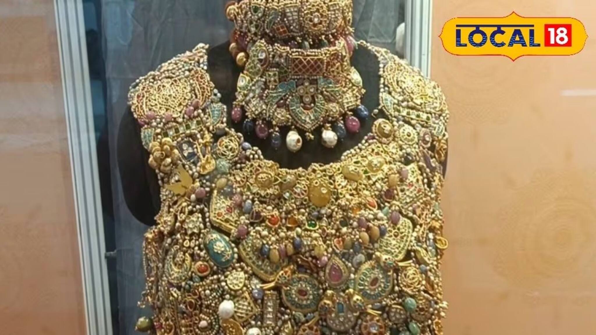 ১ কোটি টাকার মহারানি গাউন ! ২৫ জন কারিগরের শ্রমে চোখ ধাঁধাল সোনা, রুপো এবং মূল্যবান পাথরখচিত জয়পুরের এক মাস্টারপিস