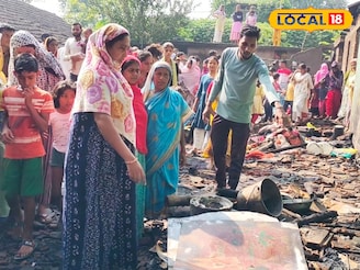 ঘুমের মধ্যেই সিলিন্ডার বিস্ফোরণ! ভস্মীভূত তিনটি বাড়ি, পড়ে ছাই গবাদি পশুরাও