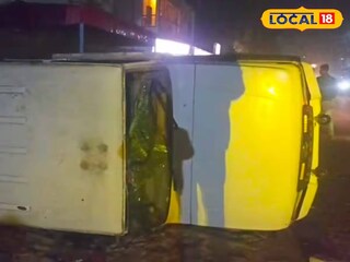 পুলিশের গাড়ি ভাঙচুর অবরোধকারীদের