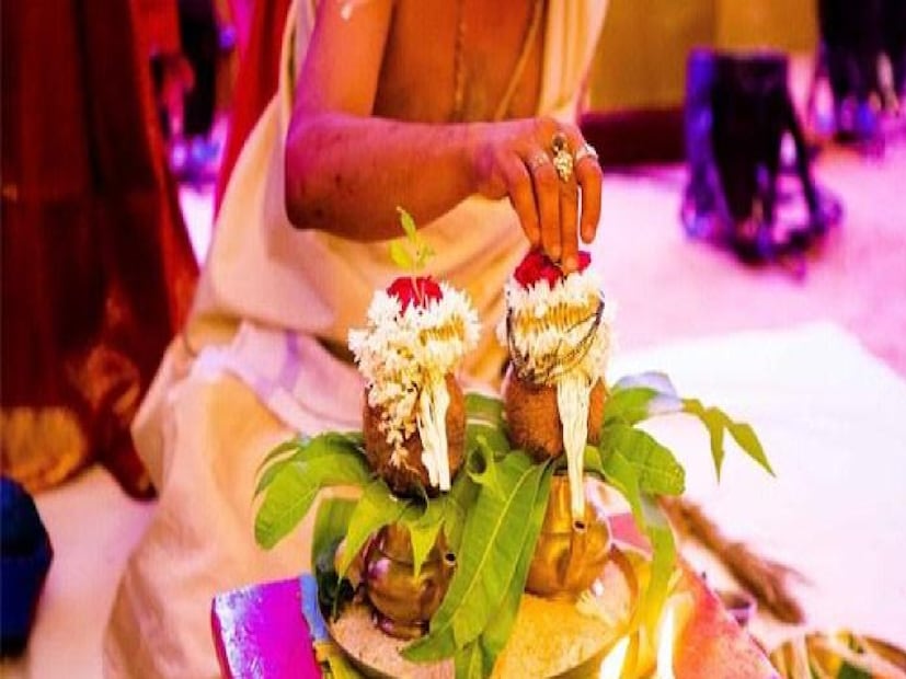 *বিবাহের ক্ষেত্রে তার প্রভাব বিশেষভাবে গুরুতর বলে মনে করা হয়। এই পরিস্থিতিতে, একজন ব্যক্তির মেজাজ কিছুটা অস্থির হয়ে উঠতে পারে, যা প্রায়শই দ্রুত রাগ, অস্থিরতা বৃদ্ধি এবং সম্পর্কের ক্ষেত্রে অবাঞ্ছিত উত্তেজনার কারণ হতে পারে। পরিবারের প্রবীণ এবং জ্যোতিষীরাও এটিকে বিলম্বিত বিবাহ, সঙ্গীর সাথে বিরোধ বা বিচ্ছেদের লক্ষণ হিসাবে দেখেন। তবে, এটি প্রয়োজনীয় নয় যে প্রতিটি মাঙ্গলিক ব্যক্তি তাদের জীবনে বড় সমস্যার মুখোমুখি হন। প্রভাব তাদের রাশিফলের মঙ্গলের অবস্থানের উপর নির্ভর করে।