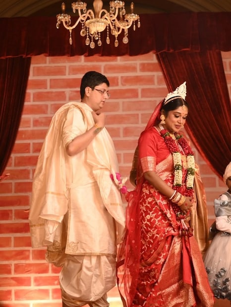 লিখলেন Me and Saurya &#x2764;&#xfe0f; From Here to wherever life takes us … “Together “ is the only promise . We are Married &#x2764;&#xfe0f;৷ অর্থাৎ আমি এবং শৌর্য, এখান থেকে শুরু করলাম, এবার যেমন জীবন অতিবাহিত হবে...শুধুমাত্র একসঙ্গে থাকার প্রতিশ্রুতি নিলাম৷ আমরা বিবাহিত৷ 