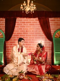 আর গোপন করলেন না, এবার নিজের বিয়ের ছবি নিজেই সকলের সামনে তুলে ধরলেন অন্তরা মিত্র!